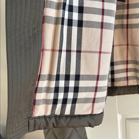 Burberry Quilted Jacket with Nova Check Lining - Picture 8 of 10